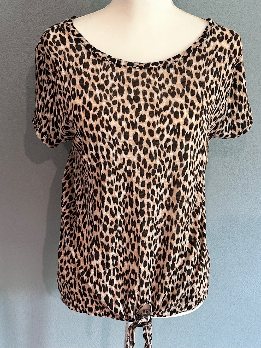 GUC LOFT Leopard Print Tie-Hem Women’s Linen Tee - Cream and Black Size L